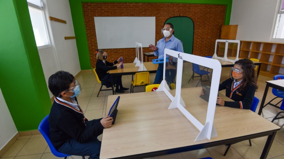 SEP y duda de fondo: ¿alumnos que no regresan al aula pierden a su maestro?