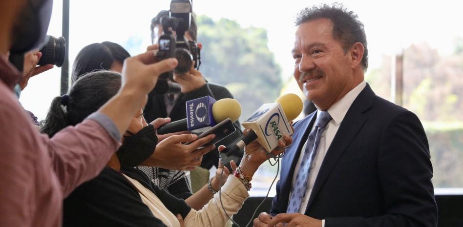 Líder morenista fustiga al INE: invade al Legislativo con sus prohibiciones, advierte