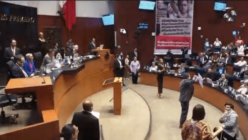 Se insultan, pero aprueban senadores Plan B