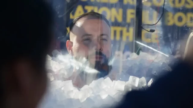 ‘Rey del Hielo’ bate récord Guiness al permanecer más de cuatro horas sumergido