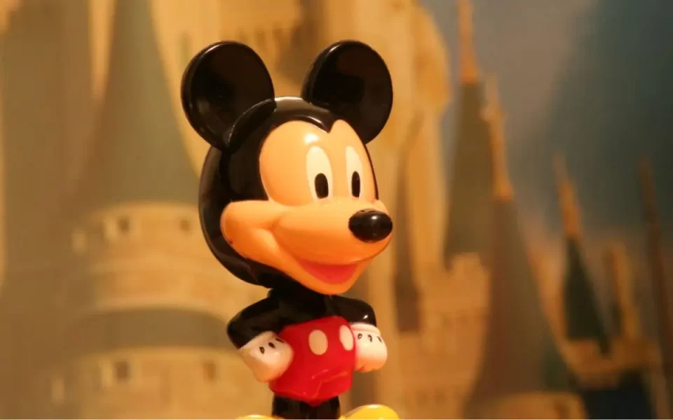 China: Cortan las orejas de mascotas al estilo de Mickey Mouse