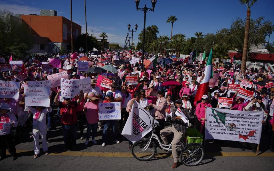 MARCHAN CERCA DE 700 EN MEXICALI A FAVOR DE LA DEMOCRACIA