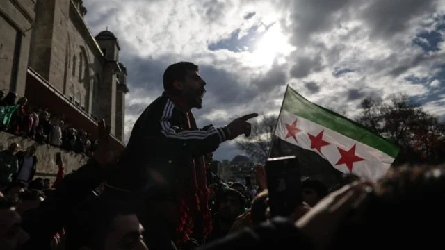 Nuevo líder sirio promete reconstruir el país, pero se enfrenta a la falta de liquidez