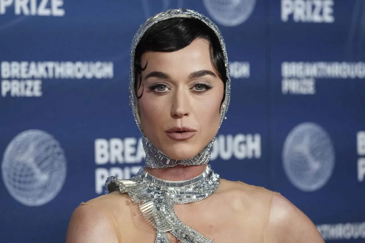 Antes del vuelo espacial, Katy Perry está canalizando su “divinidad femenina”