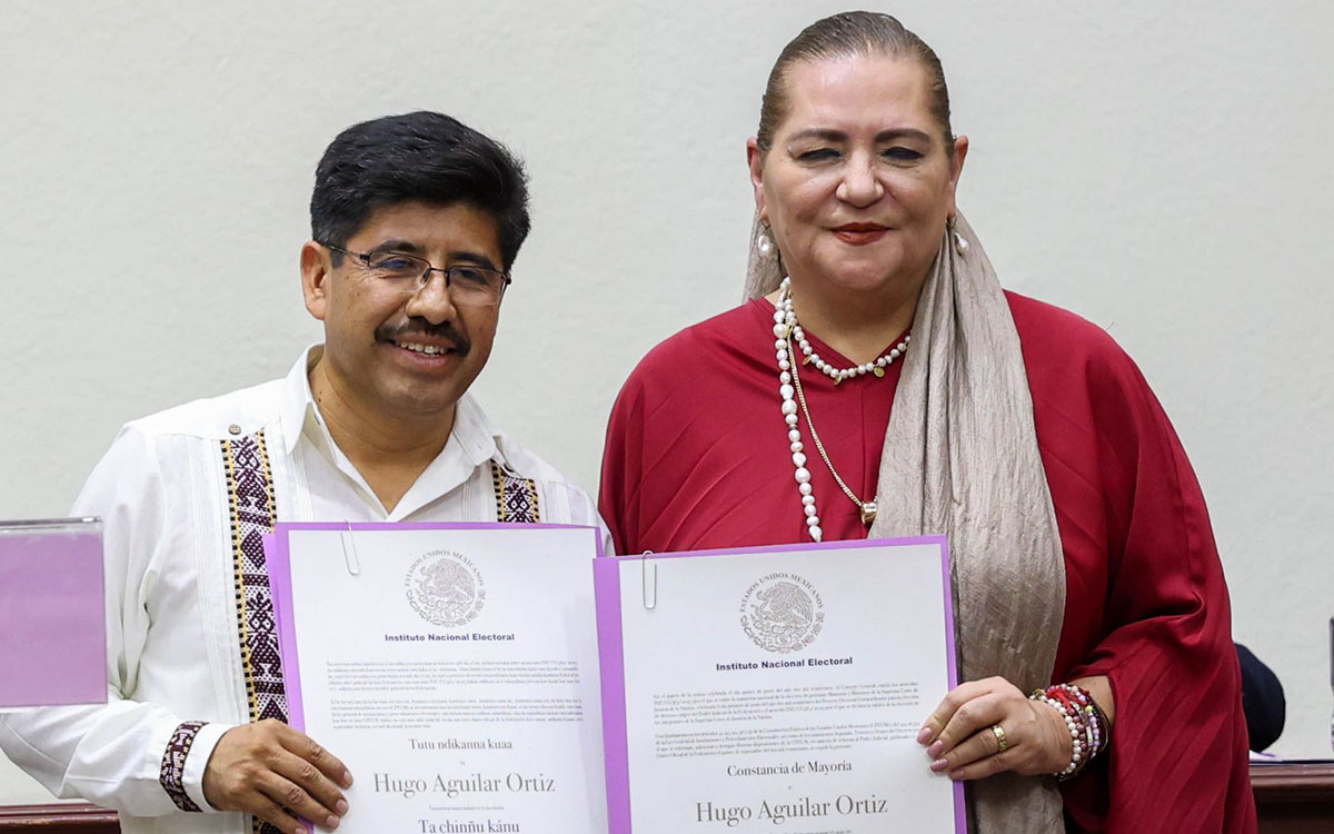 INE entrega constancias de mayoría a ministros electos de la SCJN; Hugo Aguilar pide confianza